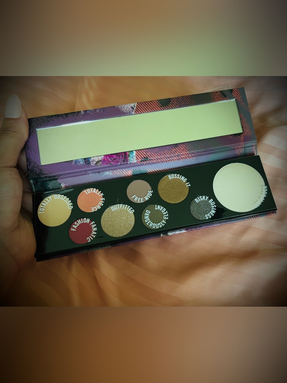 Makeup palette - Picture 2 of 3